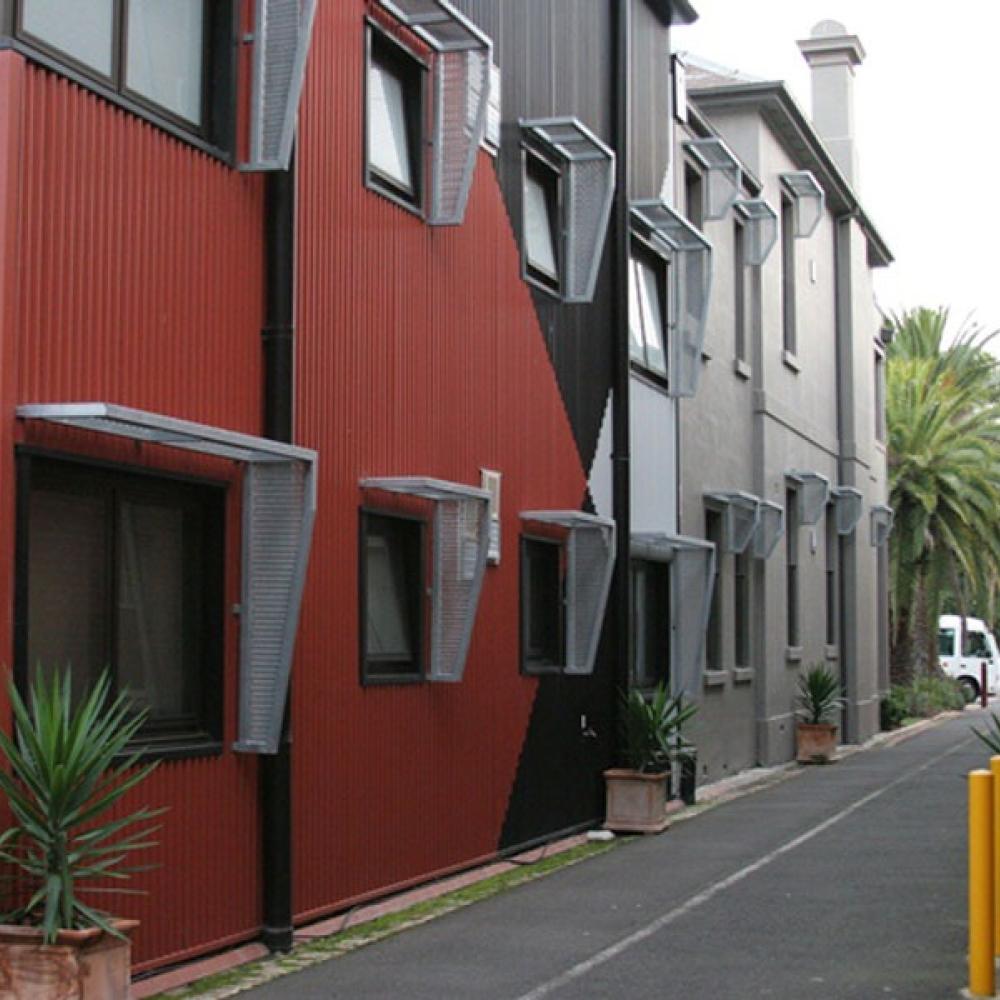 Red and black painted appartment